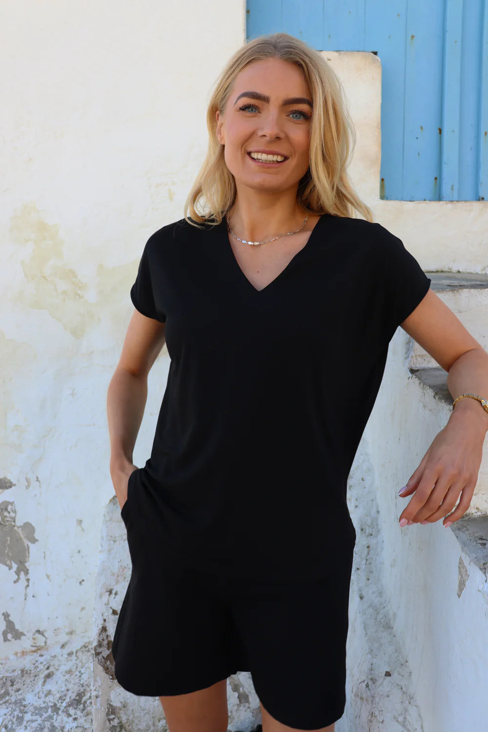 Nuni stutterma bolir Svartur