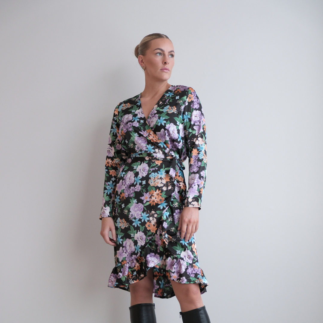 Load image into Gallery viewer, SOL Wrap dress
